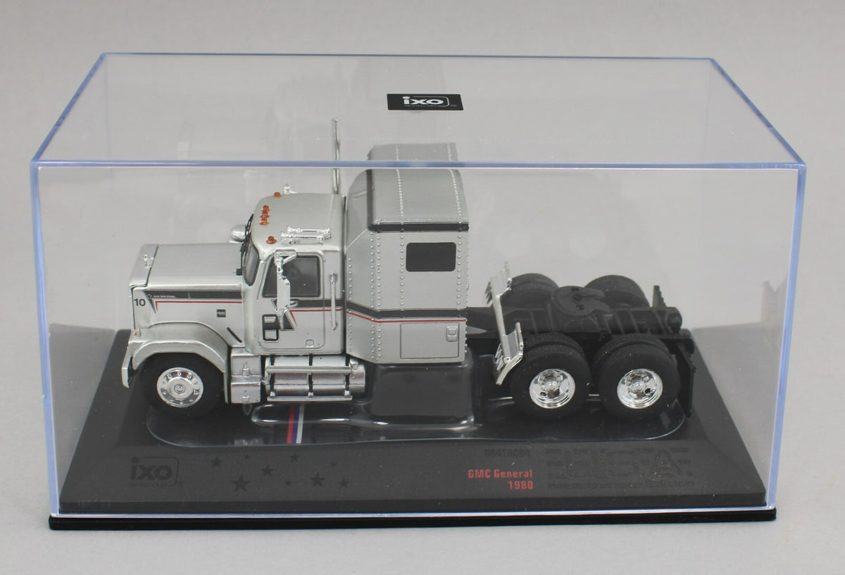 IXO 1/64 Scala 1980 GMC Generale - Argento Con / Nero e Rosso IXO 1/64 Scala 1980 GMC Generale - Argento Con / Nero e Rosso
