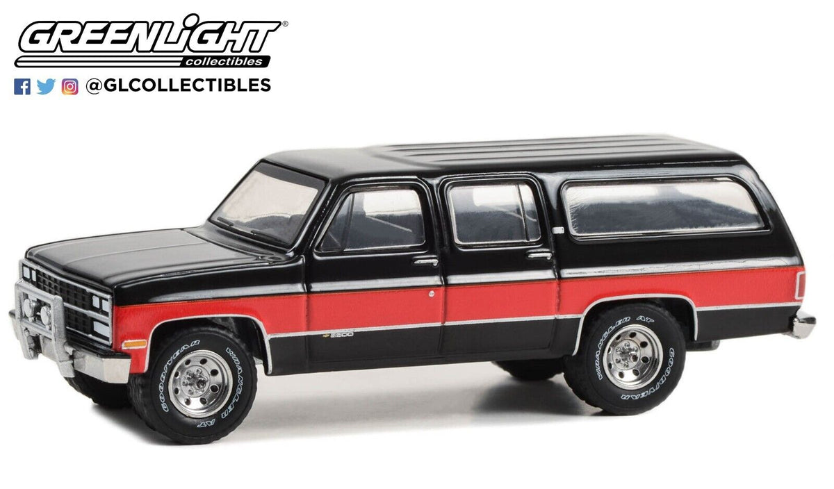 コレクション SUBURBAN 19960214 Black 2001 Chevrolet Suburban 1/27 Scale Diecast Model with
