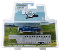 1:64 GreenLight *BLUE* 2018 Chevrolet Silverado Dually w/LIVESTOCK TRAILER NIP
