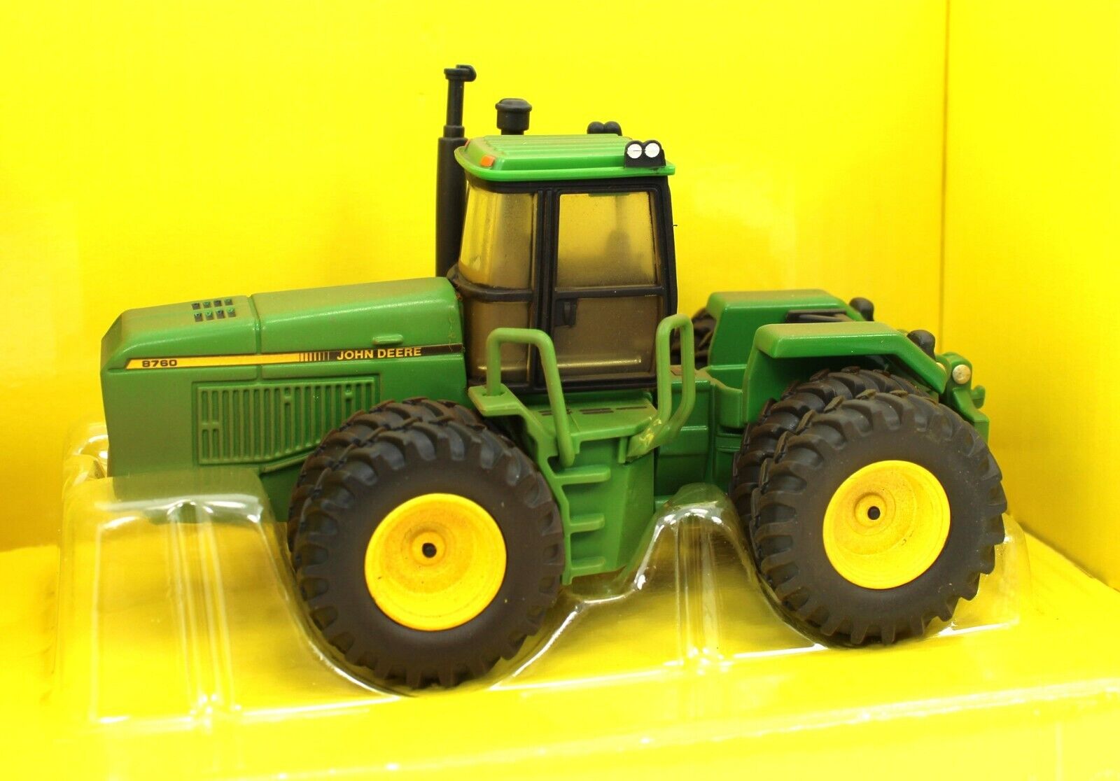 ERTL 1:64 *JOHN DEERE* Model 8760 4WD TRACTOR w/DUALS *DUSTY MUDDY CHA ...