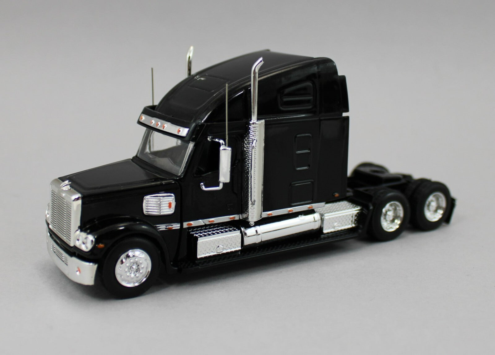 Liberty Classicsトレーラーミニカー【マックツール】 1:64 Liberty Classics *BLACK* Freightliner Coronado Semi Truck