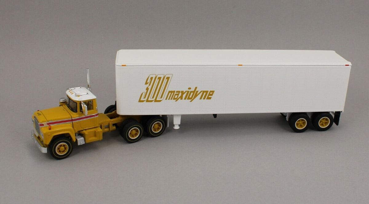 ●M.C. DEE YM 1:64 White MC12 Stradale V12 Racing Sports Model Diecast