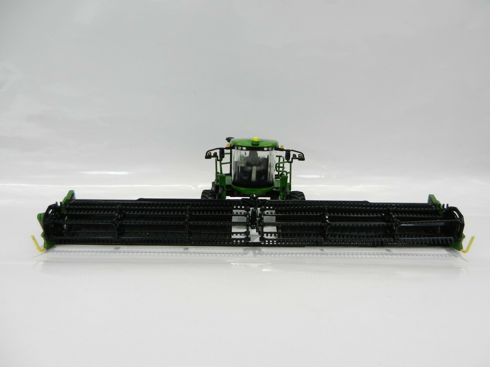 NEW 1:64 SpecCast JOHN DEERE Model W170 WINDROWER w/DRAPER HEAD *HIGH DETAIL*
