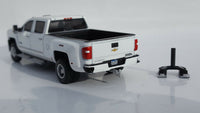 
              1:64 GreenLight *WHITE* 2018 Chevrolet Silverado 3500 HD DURAMAX DUALLY Pickup
            